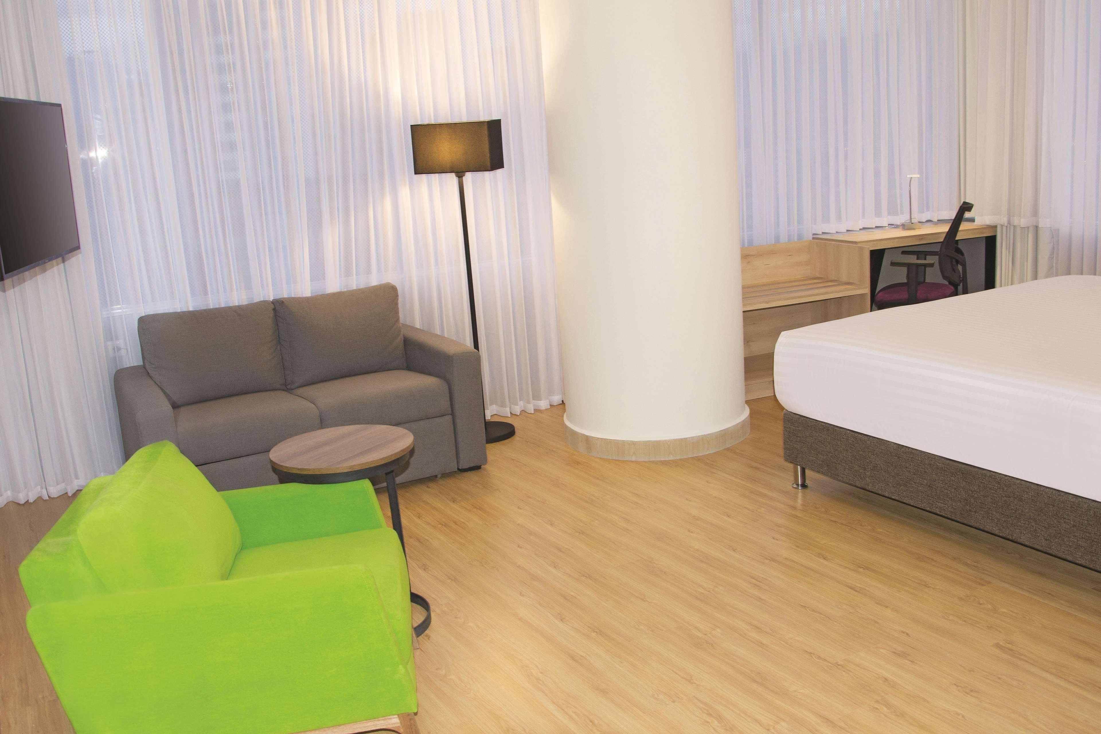 Hotel La Quinta By Wyndham Medellín Zewnętrze zdjęcie