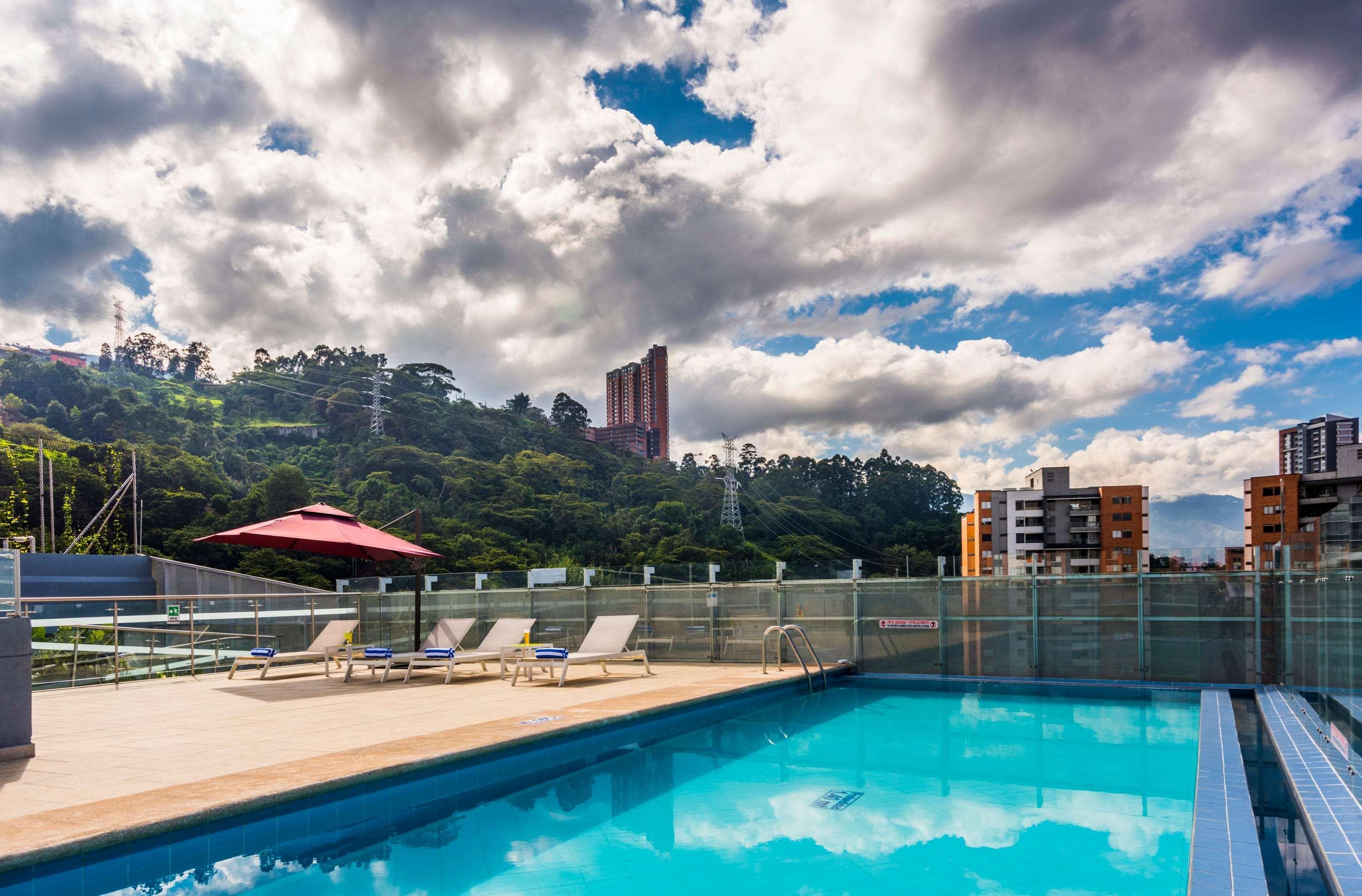 Hotel La Quinta By Wyndham Medellín Zewnętrze zdjęcie