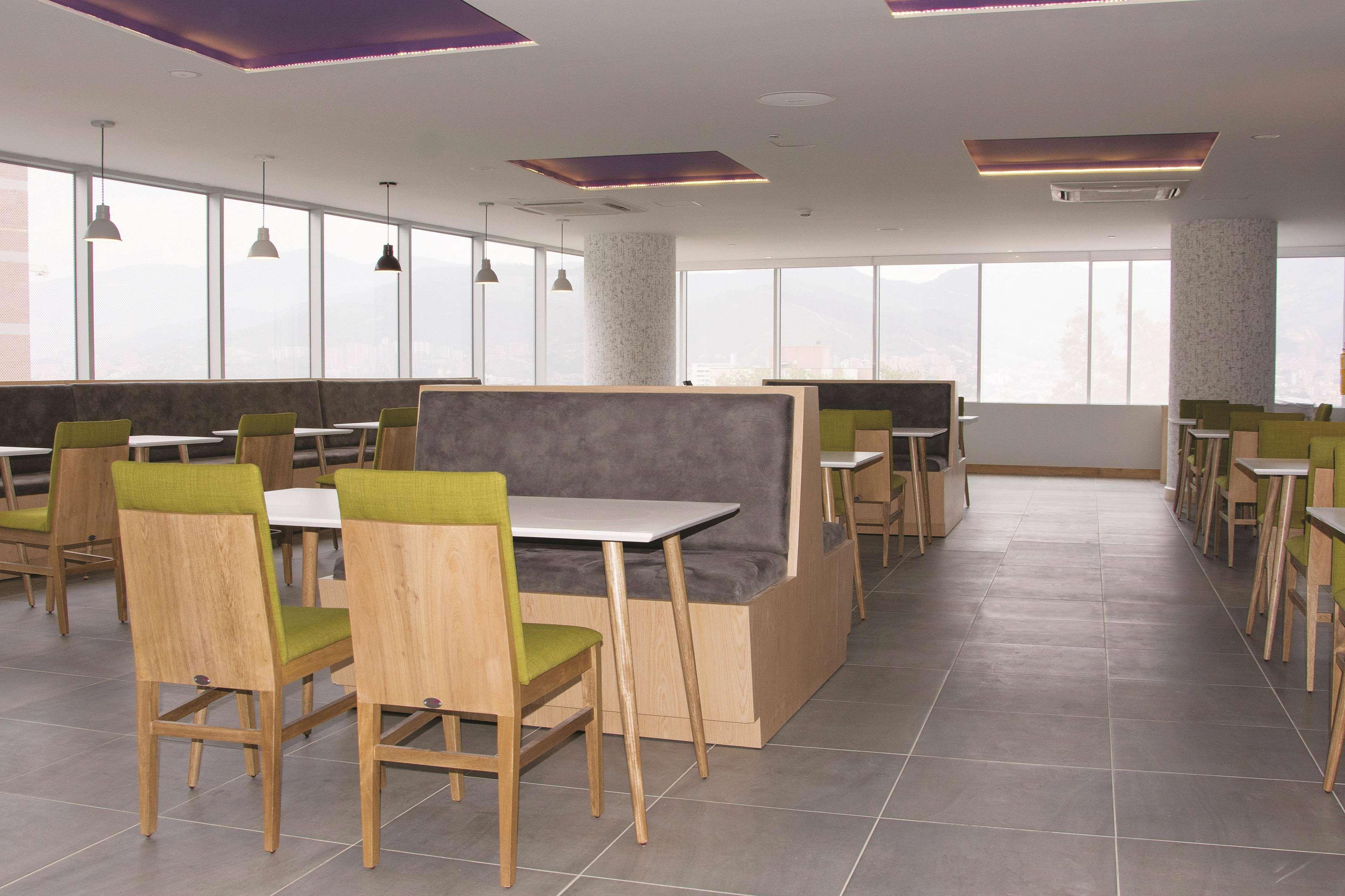 Hotel La Quinta By Wyndham Medellín Zewnętrze zdjęcie
