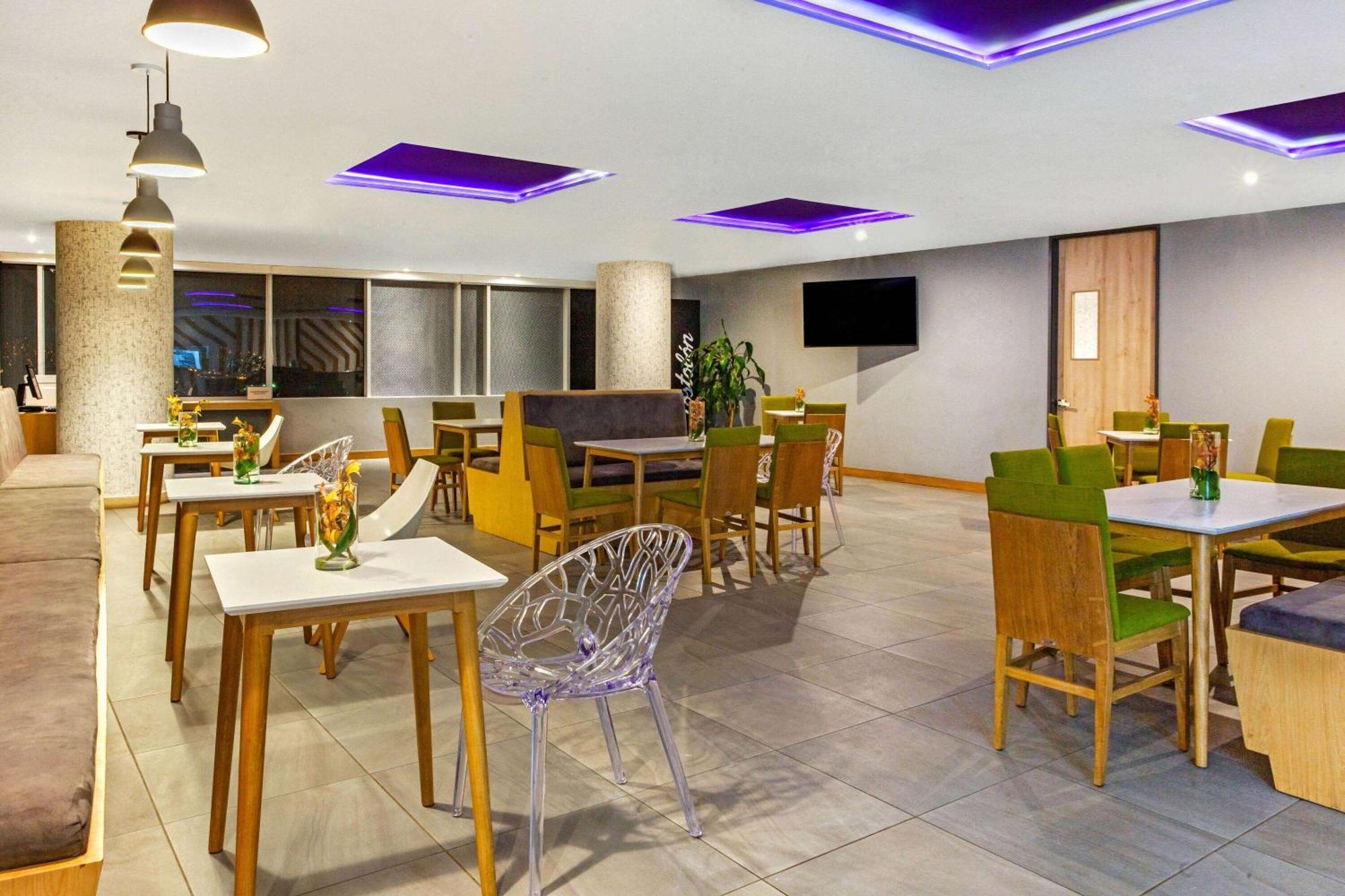 Hotel La Quinta By Wyndham Medellín Zewnętrze zdjęcie