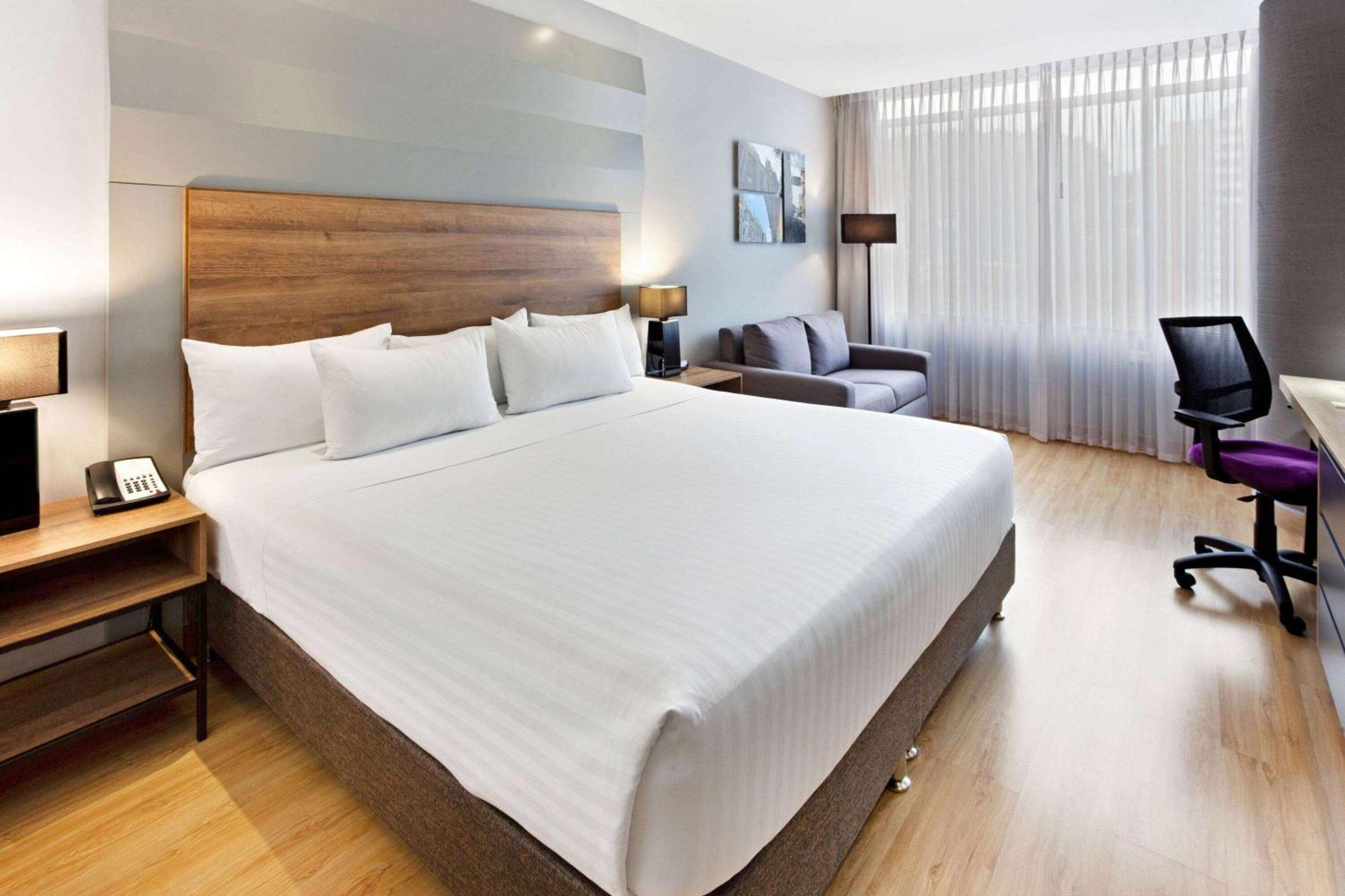 Hotel La Quinta By Wyndham Medellín Zewnętrze zdjęcie